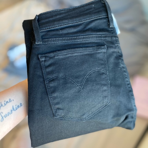 710 Super Skinny Levi Jeans - Picture 2 of 3